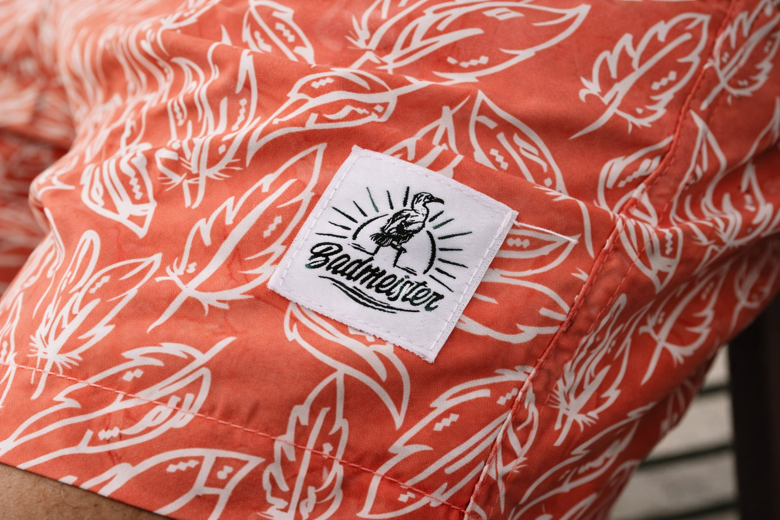 Badmeister Über uns - Coral Feather Detail mit Kormoran-Label